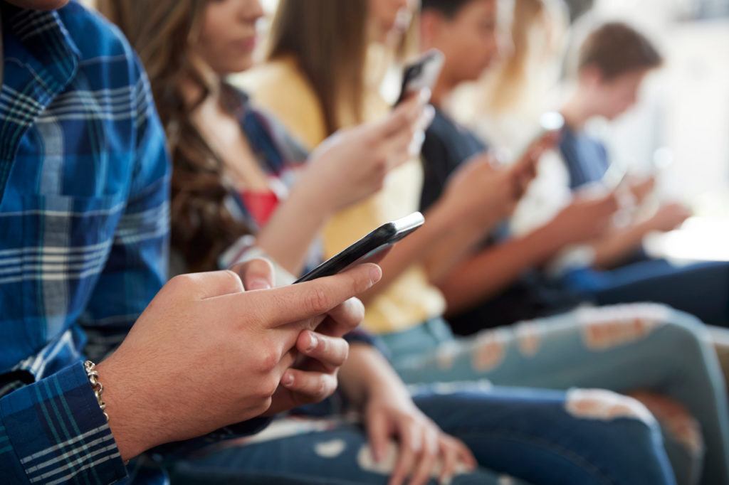 Social media habits 1024x682